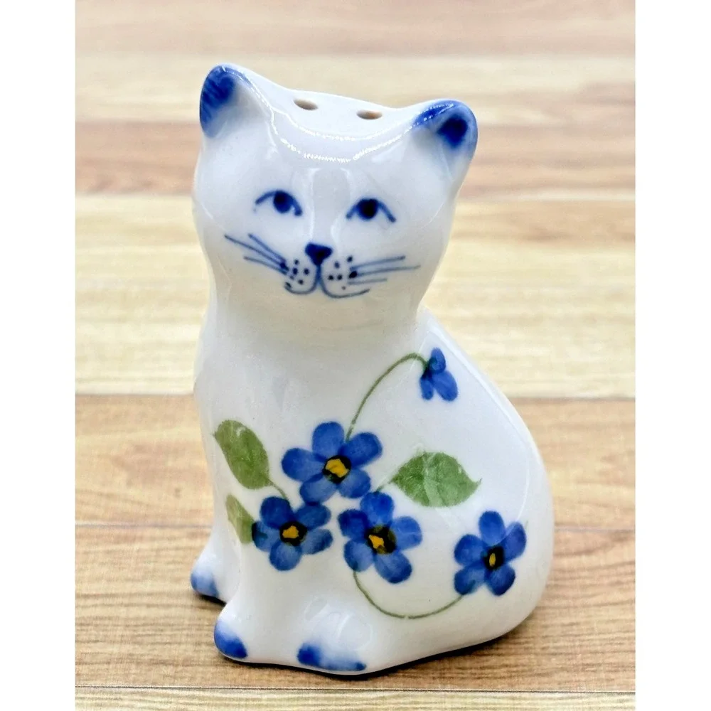 Andrea by Sadek Blue And White Cats Kitties Salt and Pepper Shakers and Tray Set